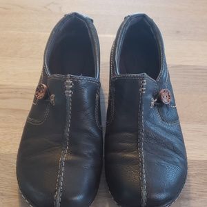 Clarks leather upper